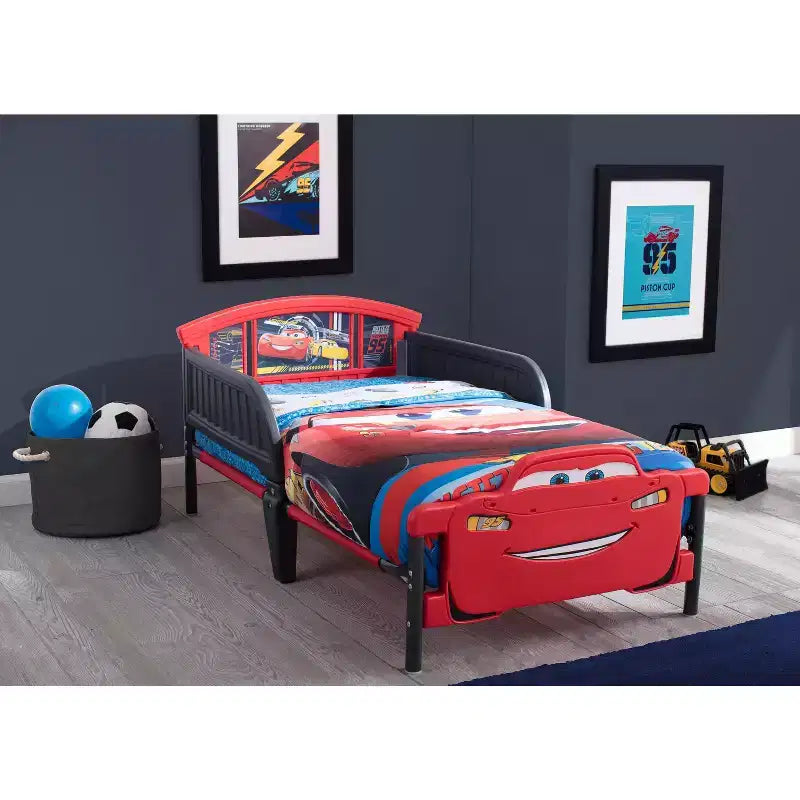 Lit pour enfant sur le thème des voitures de course