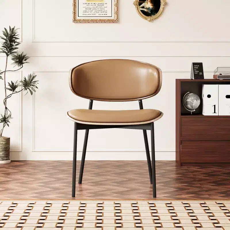 Chaises de salle à manger contemporaines avec cadre en métal, assise et dossier rembourrés et doux au toucher