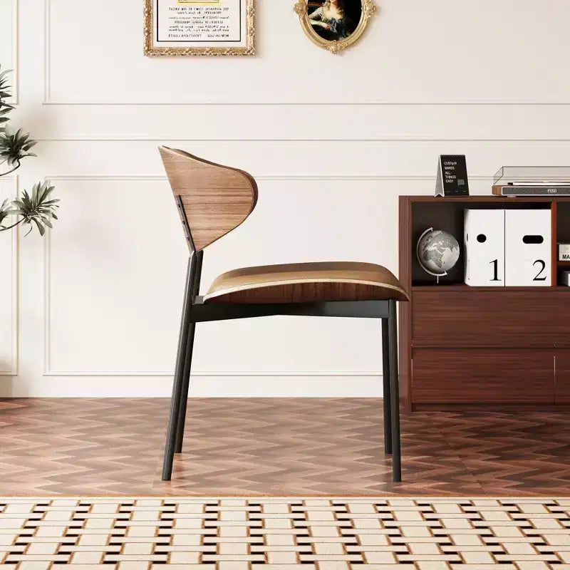 Chaises de salle à manger contemporaines avec cadre en métal, assise et dossier rembourrés et doux au toucher