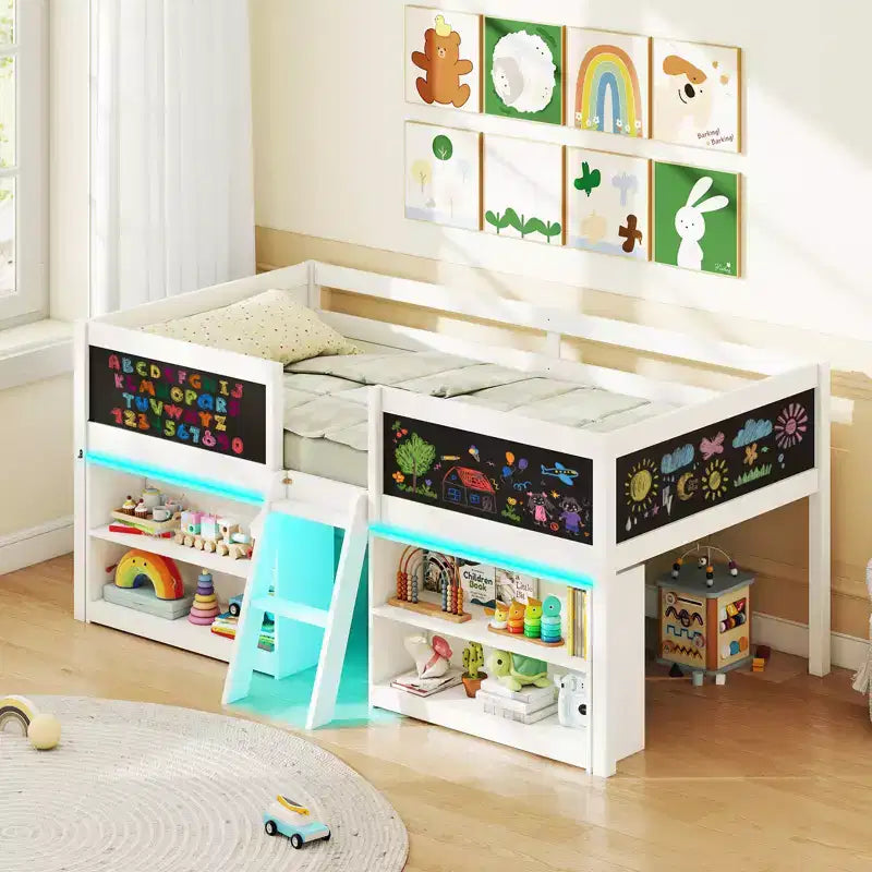 Lit cabane simple en bois avec bibliothèques pour enfant - lit bas