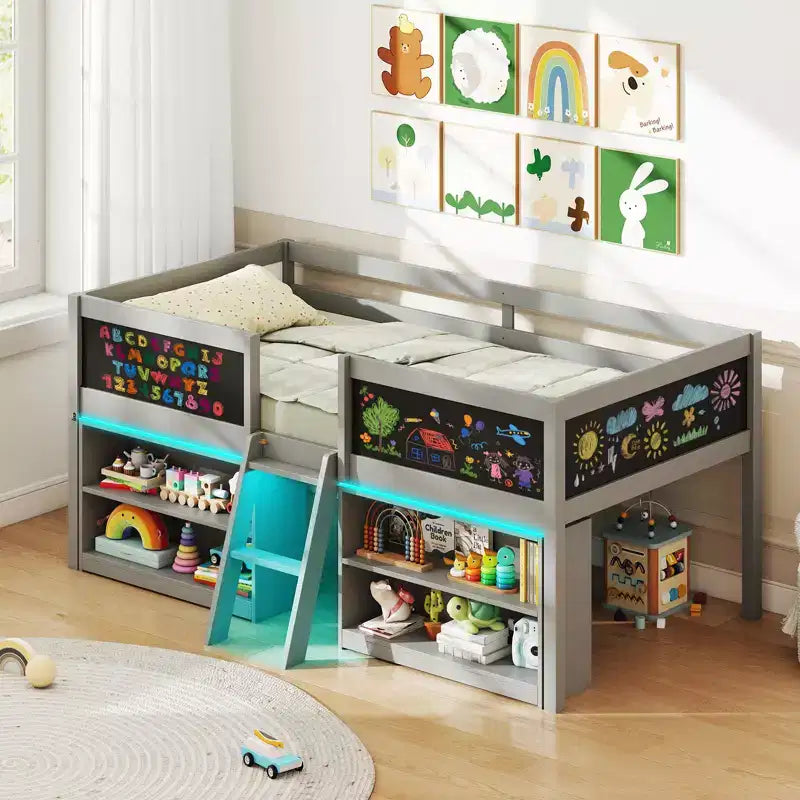Lit cabane simple en bois avec bibliothèques pour enfant - lit bas