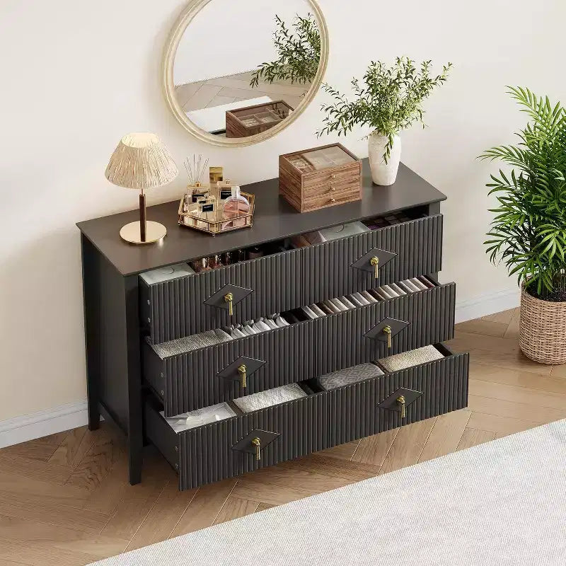 Commode à 6 tiroirs cannelée pour chambre à coucher, en bois moderne avec poignées métalliques